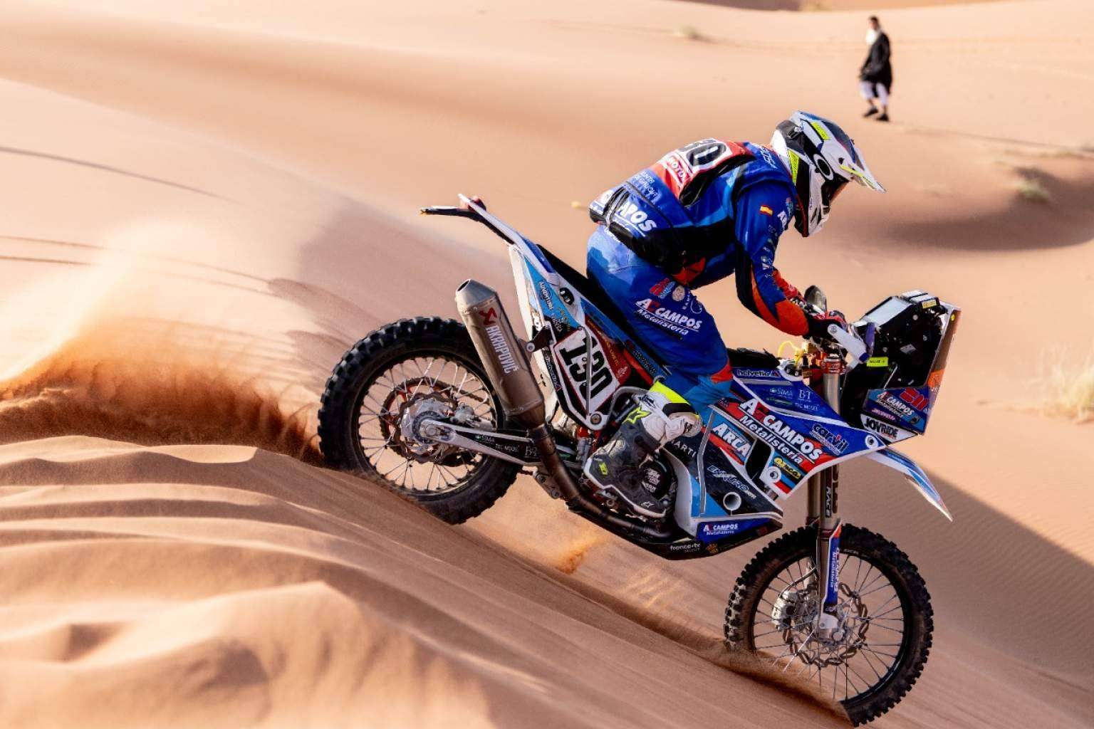 Renovar la moto con estilo con los plásticos y pegatinas de ADHESIVOSEMBARRADOS para la nueva temporada