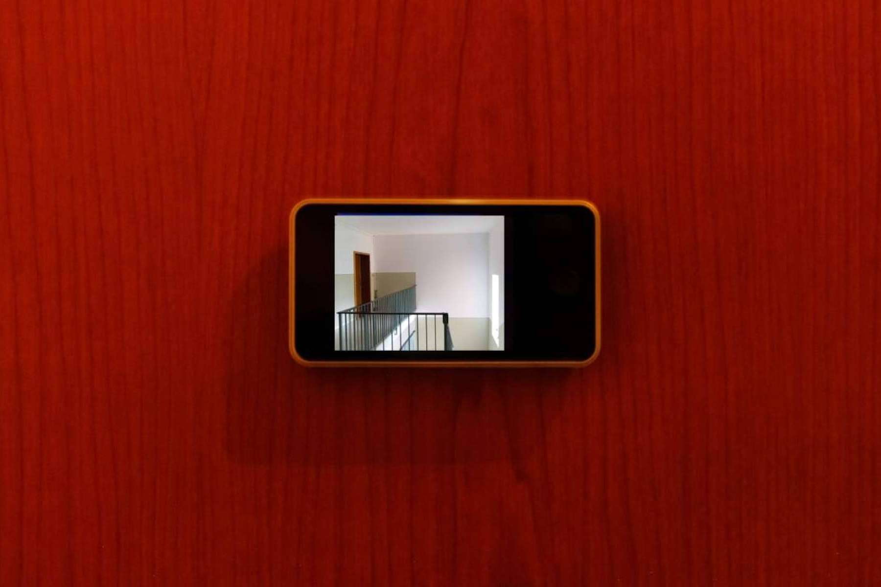 Las mirillas electrónicas para puertas mejoran la seguridad de una vivienda o negocio
