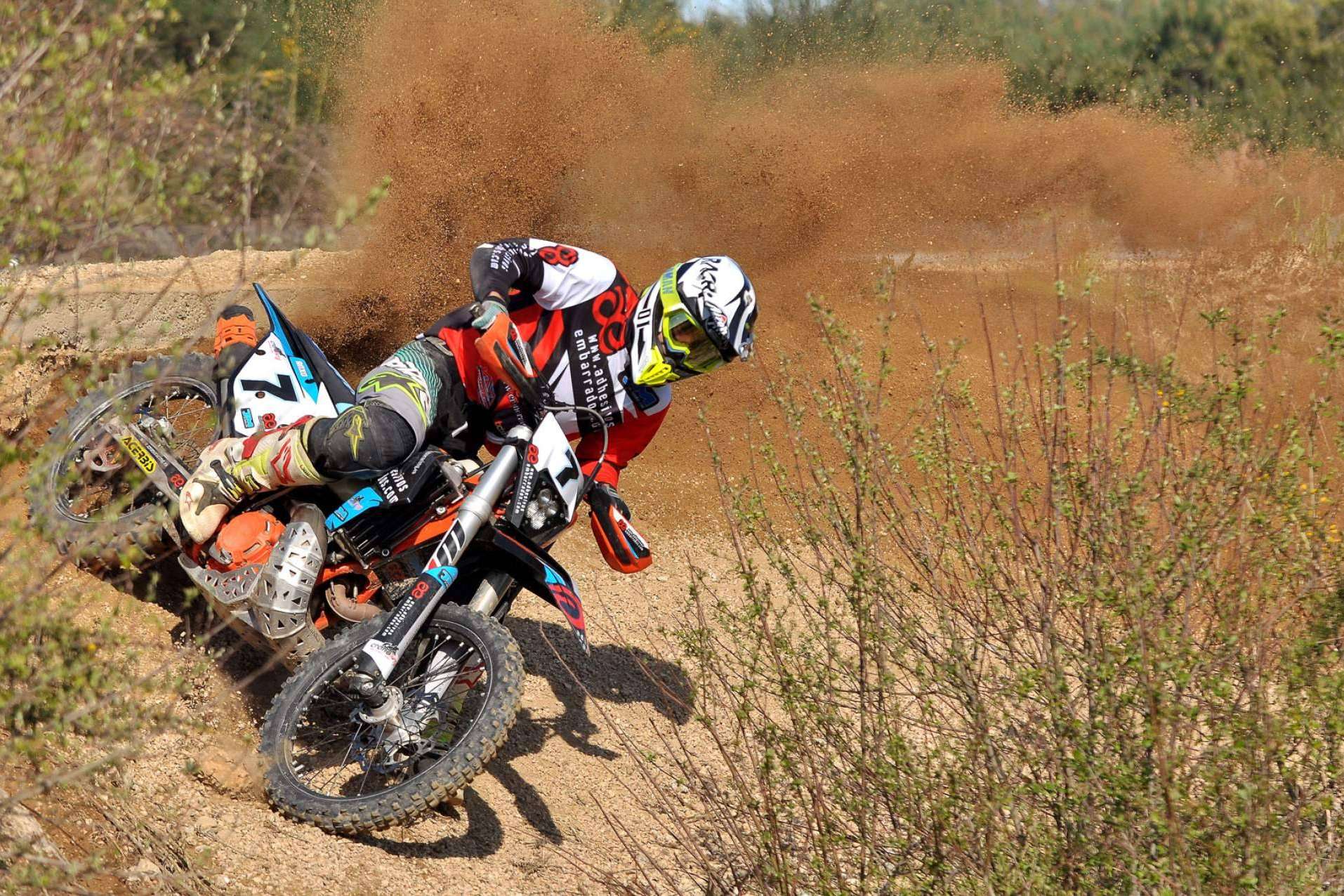 Personalización de pegatinas para motos de motocross