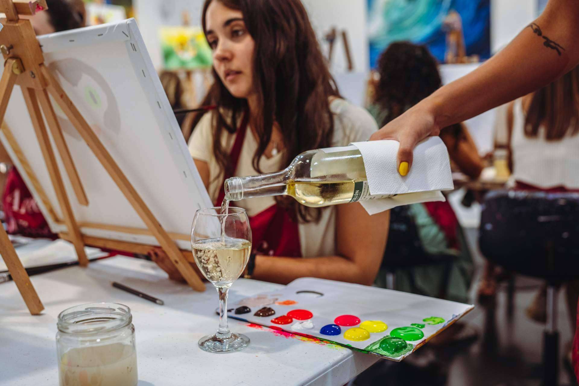 Art&Wine entre los 10 lugares secretos en Barcelona para ir en pareja