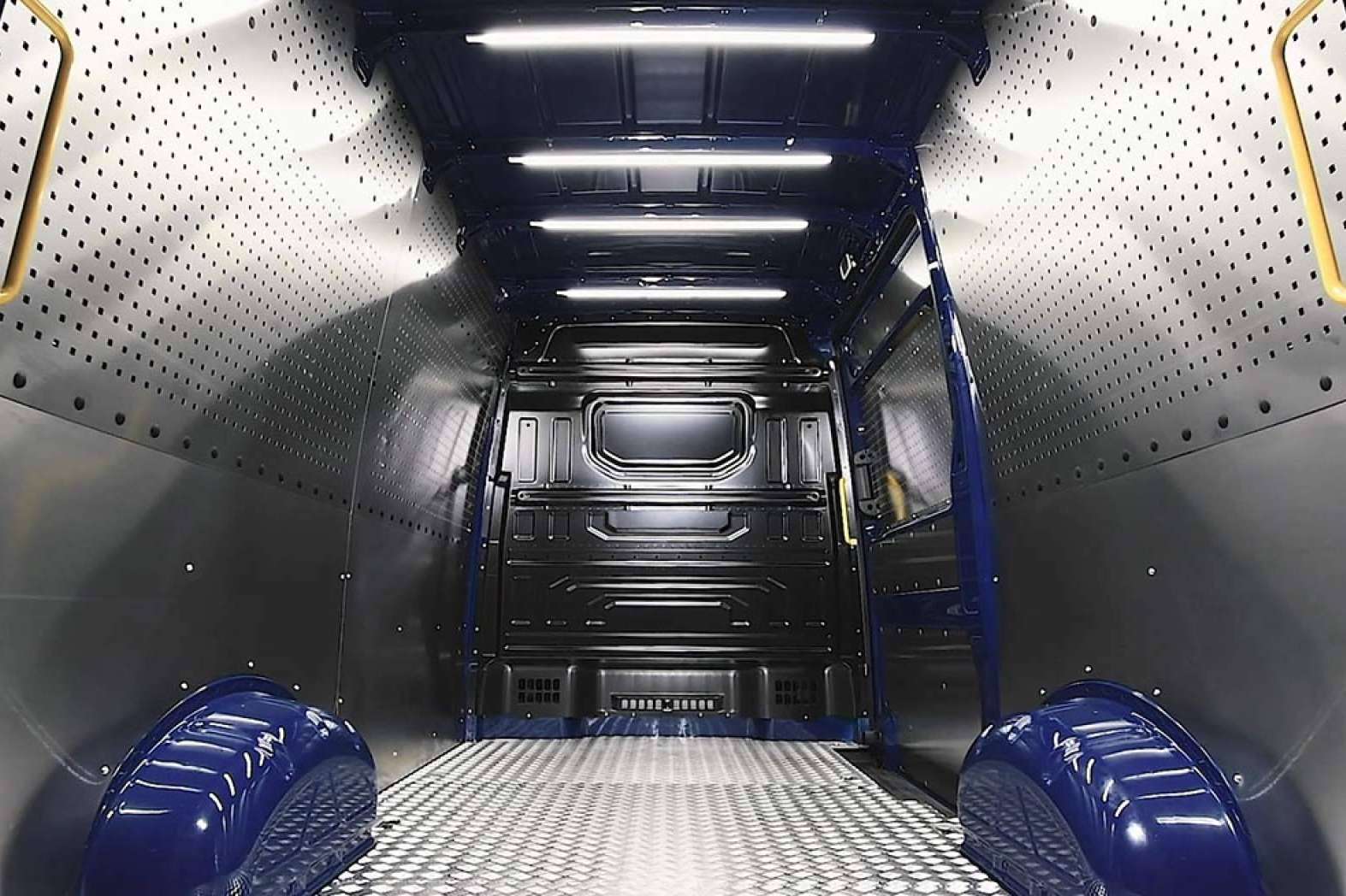 Valsat ofrece soluciones eficaces en la instalación de revestimientos de aluminio para el interior de las furgonetas