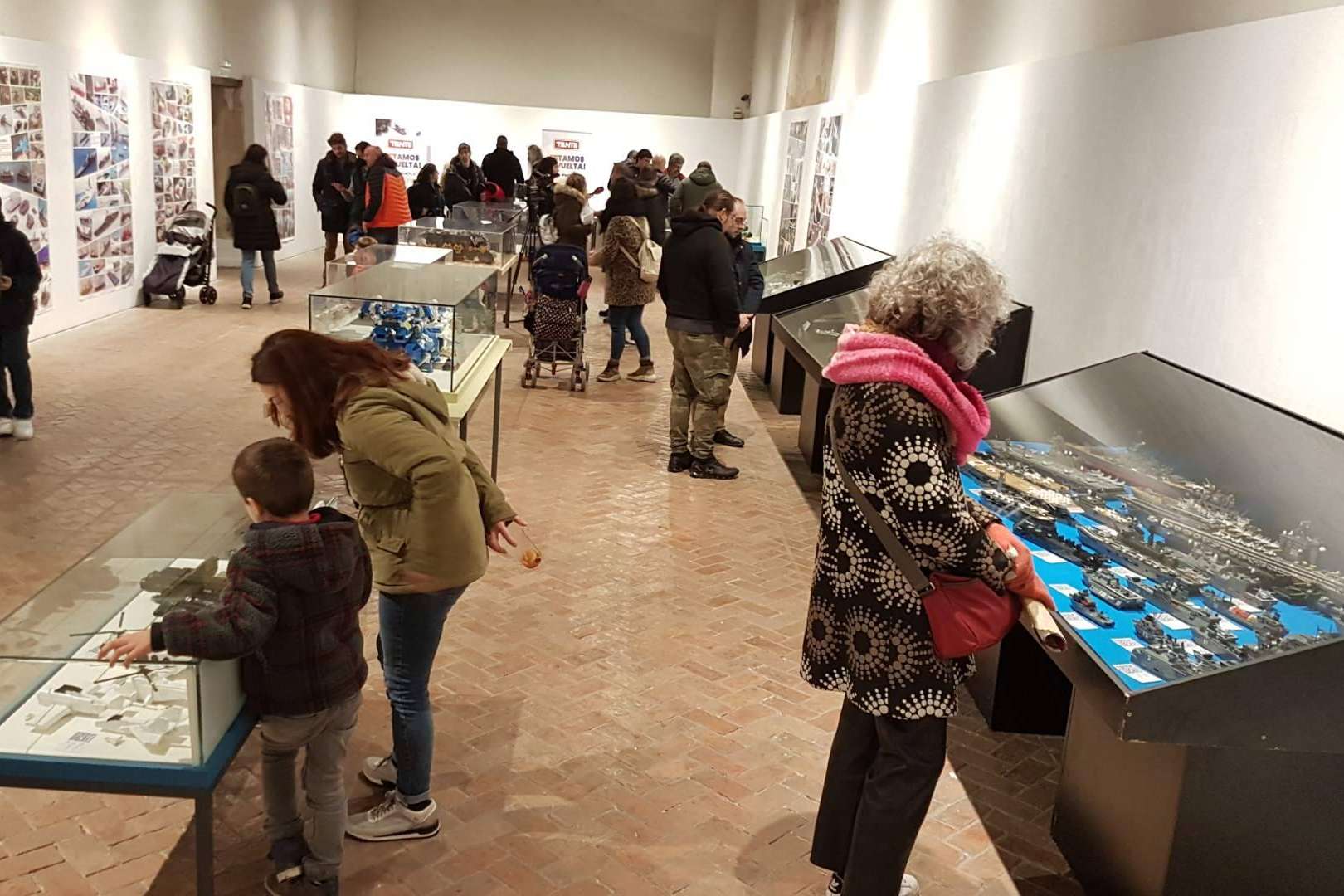 Exposición del juego de construcción TENTE en el centro comercial Valdebernardo
