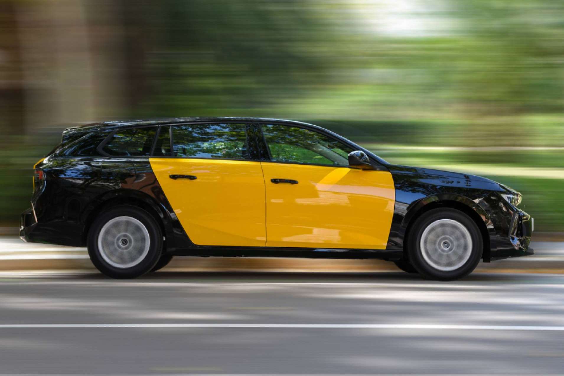 Auto88 renueva su flota de taxis con el nuevo Opel Astra