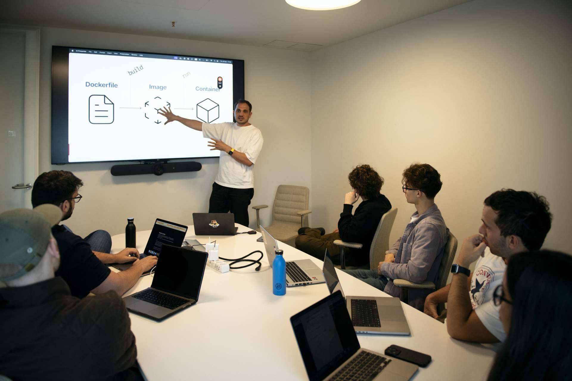 Las soluciones innovadoras de arol.dev están revolucionando el Onboarding de nuevos desarrolladores en empresas de tecnología