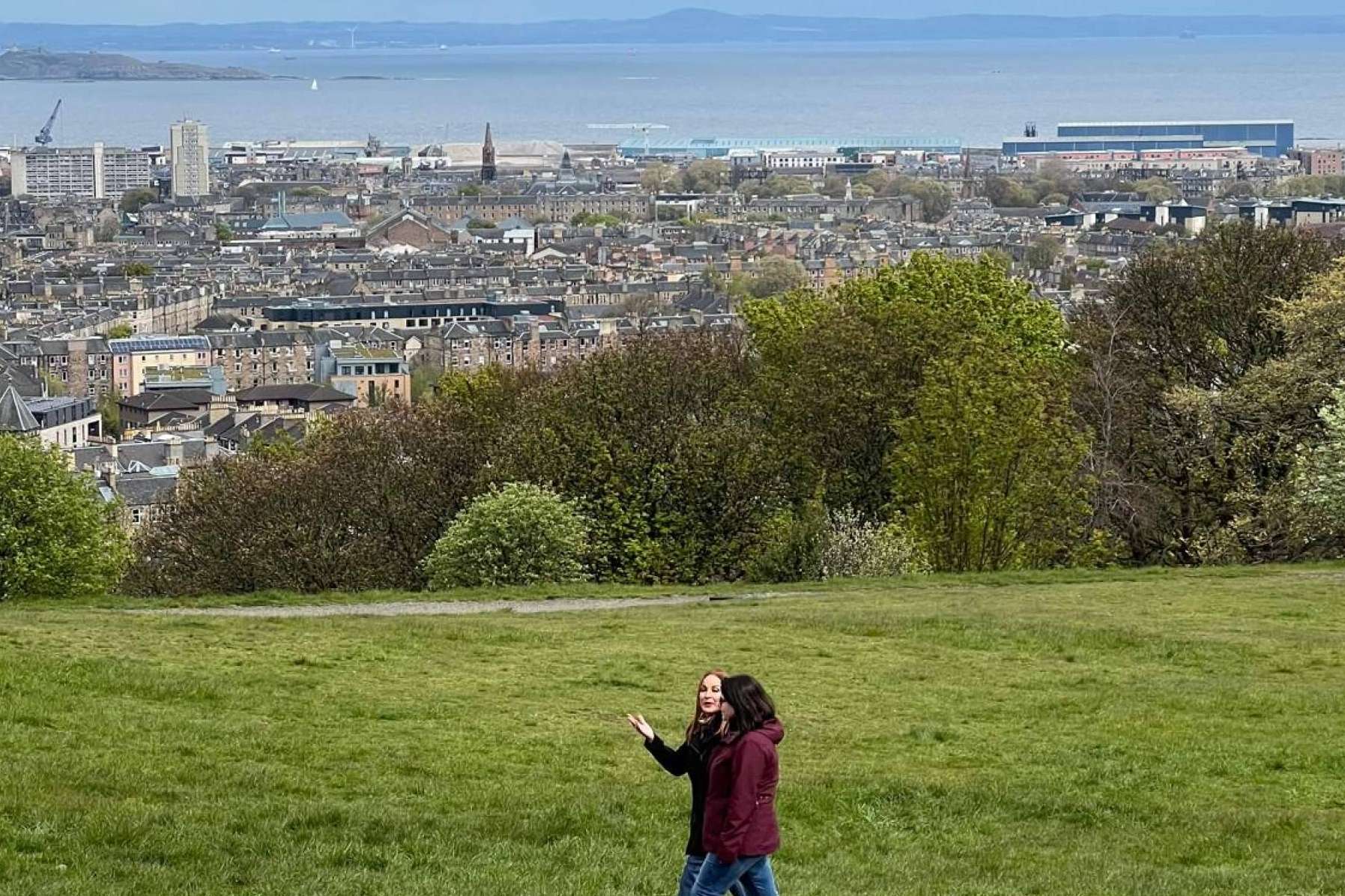 Edimburgo Tips Tours organiza free tours por las zonas de Old Town, New Town, Calton Hill y Canongate