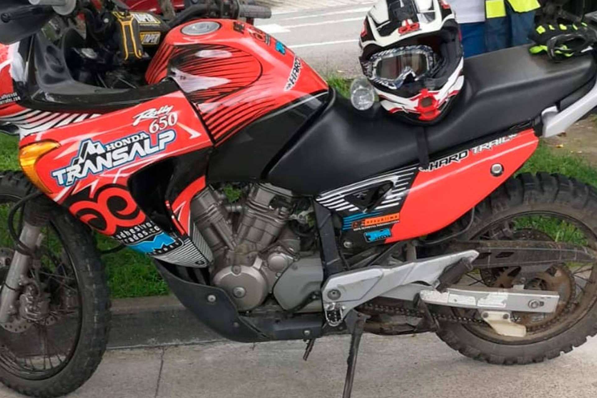 Motos con estilo e identidad, gracias a las pegatinas personalizadas para moto de ADHESIVOSEMBARRADOS