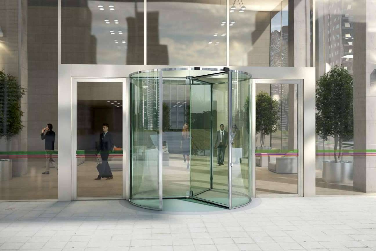 Las puertas giratorias como opción para edificios de alto tráfico que necesitan eficiencia energética