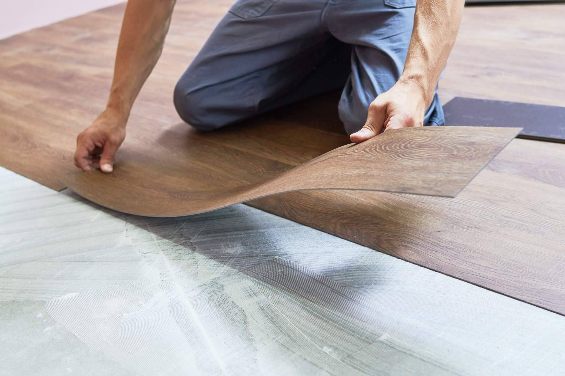 Servicio de instalación de suelos laminados vinílicos SPC en la provincia de Tarragona, de la mano de ApliService