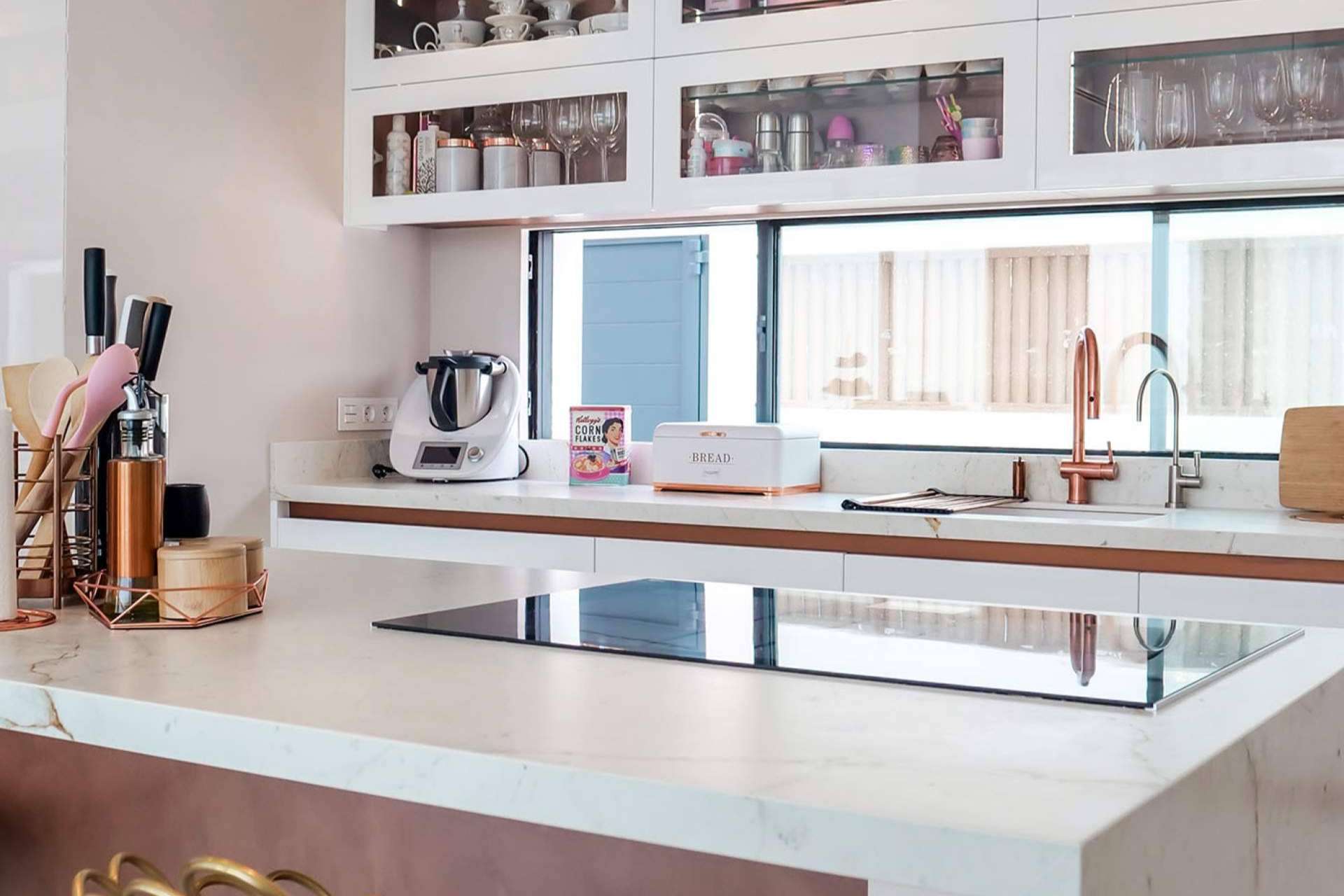 Diseño y fabricación a medida de muebles de cocina con materiales de alta calidad