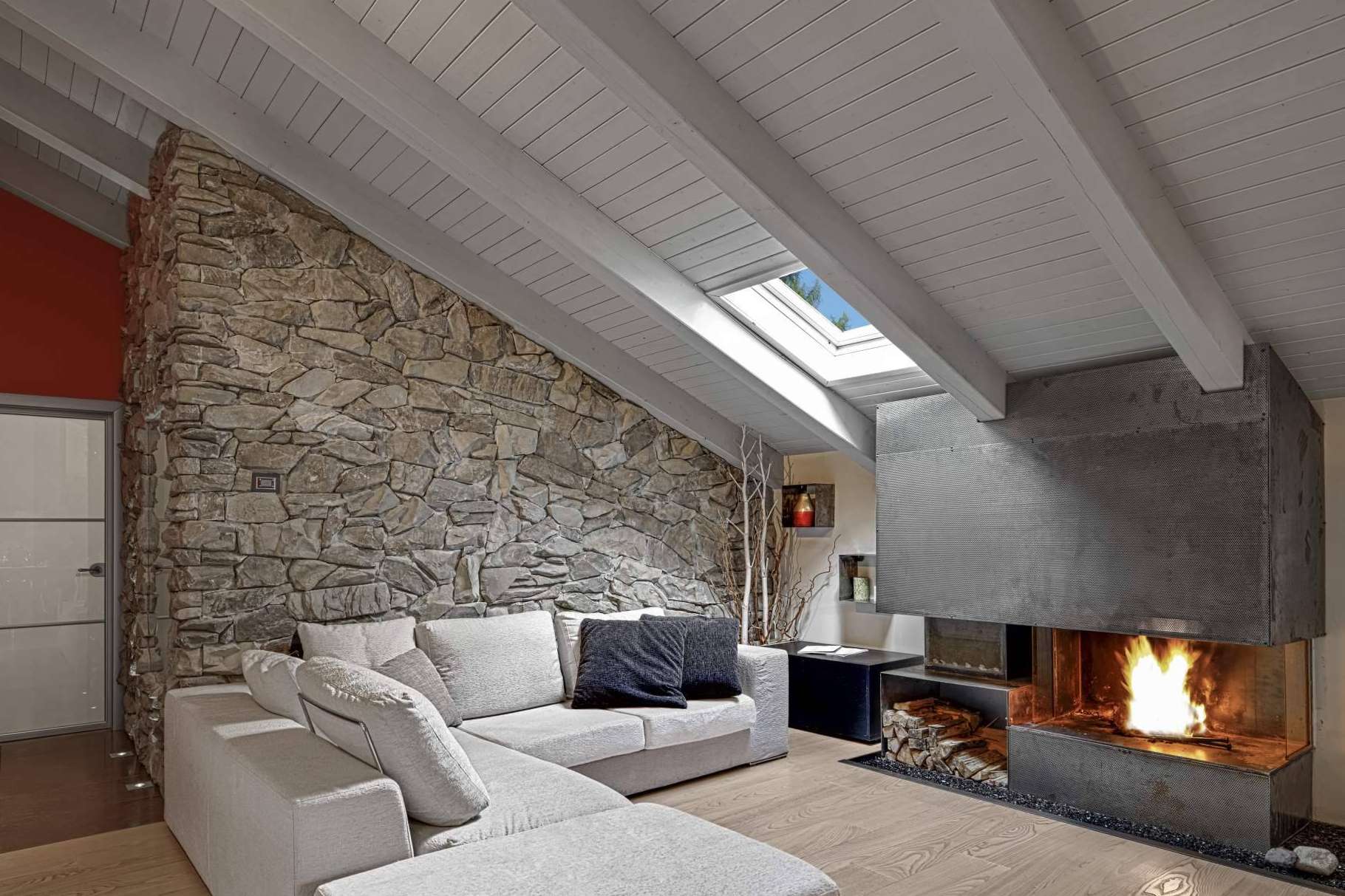 Caliplac presenta su innovador panel sándwich friso de abeto blanco; eficiencia y estética en construcción