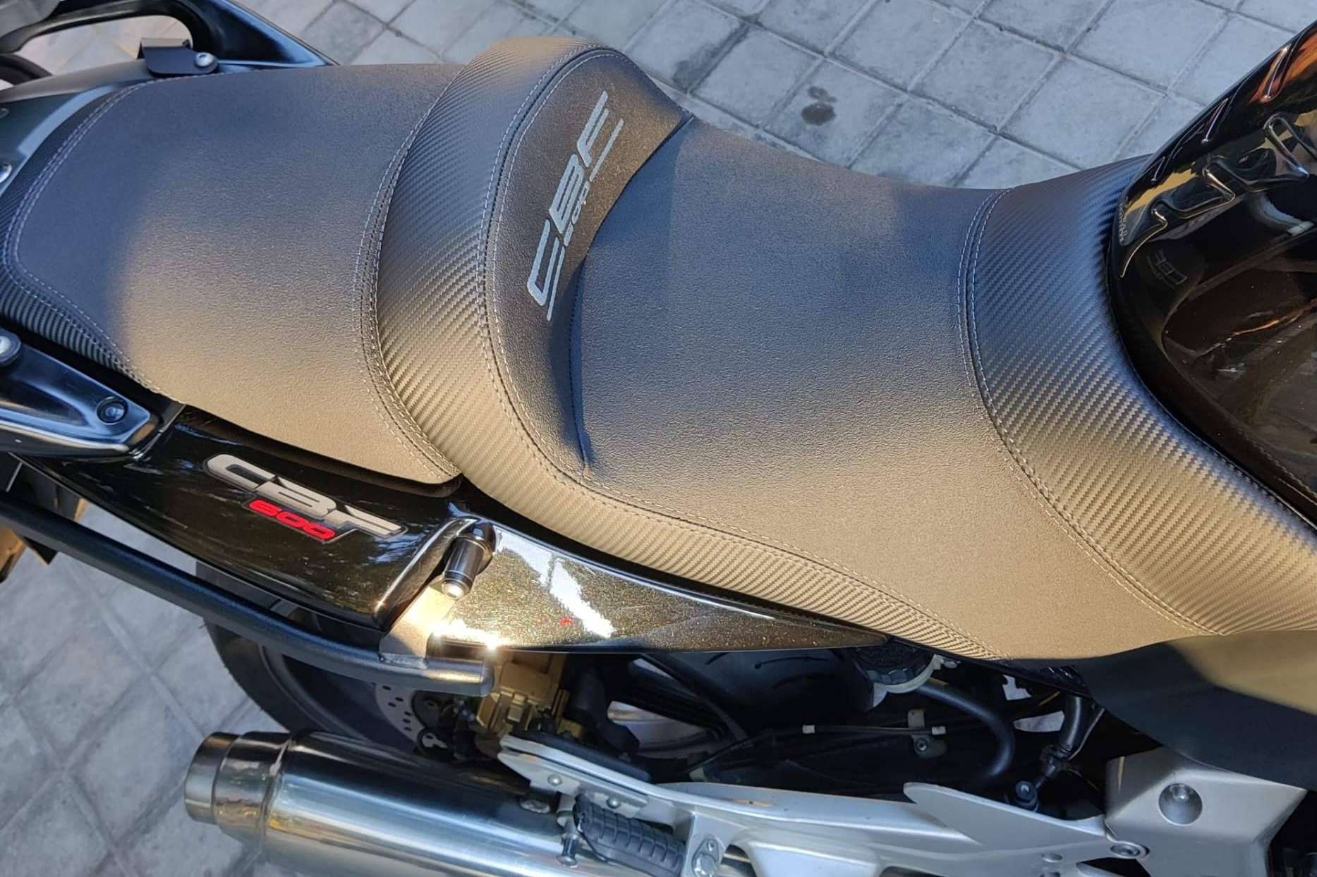 JM-Fundas ofrece fundas a medida para proteger el asiento de moto con calidad y durabilidad