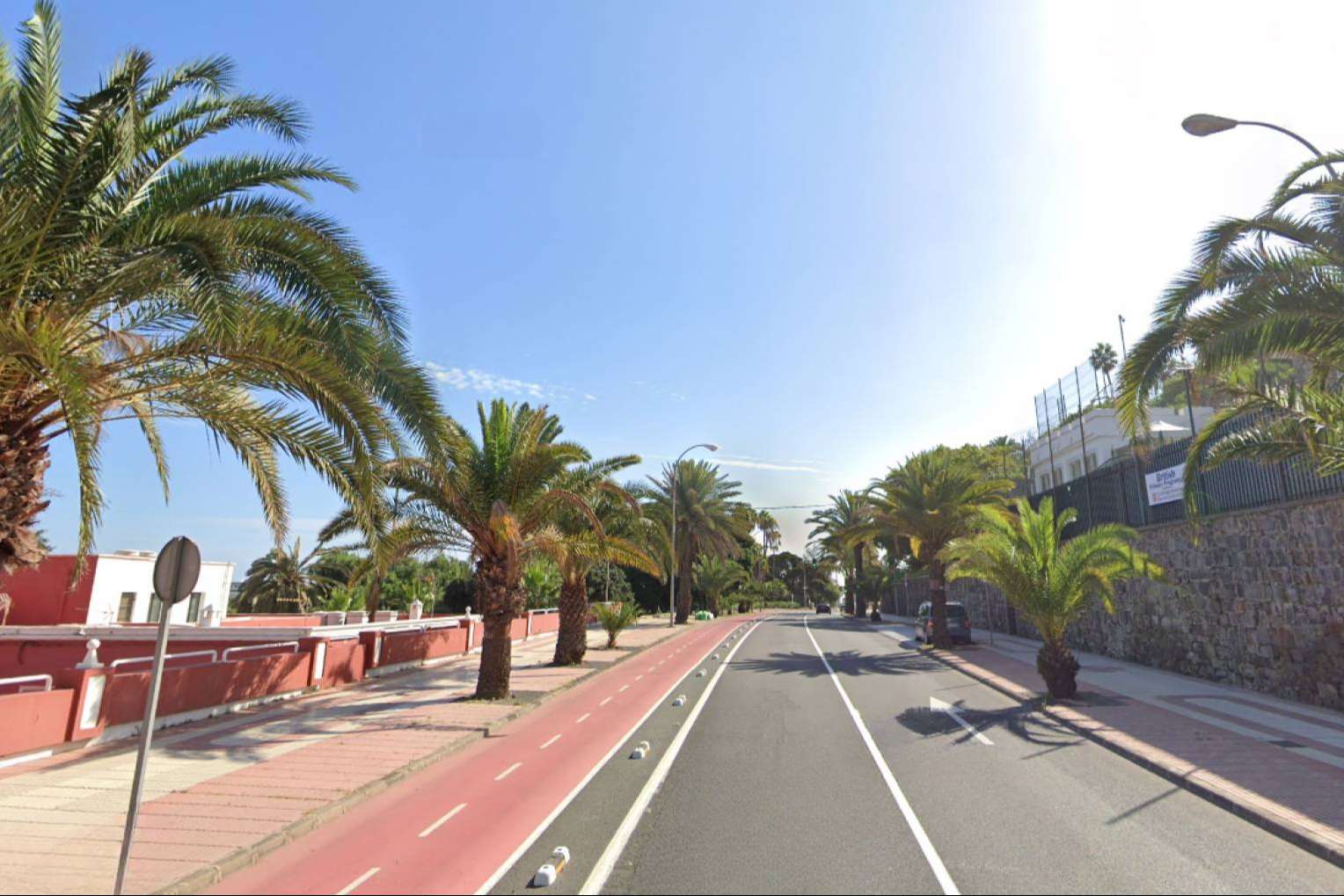 Canarias incorpora separadores de carril bici fotoluminiscentes de Abadecom para mayor seguridad vial