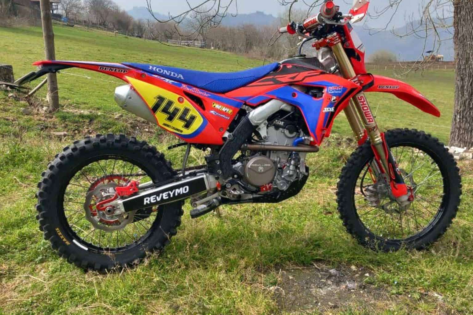Nuevos diseños personalizados de adhesivos para motos de enduro por ADHESIVOSEMBARRADOS