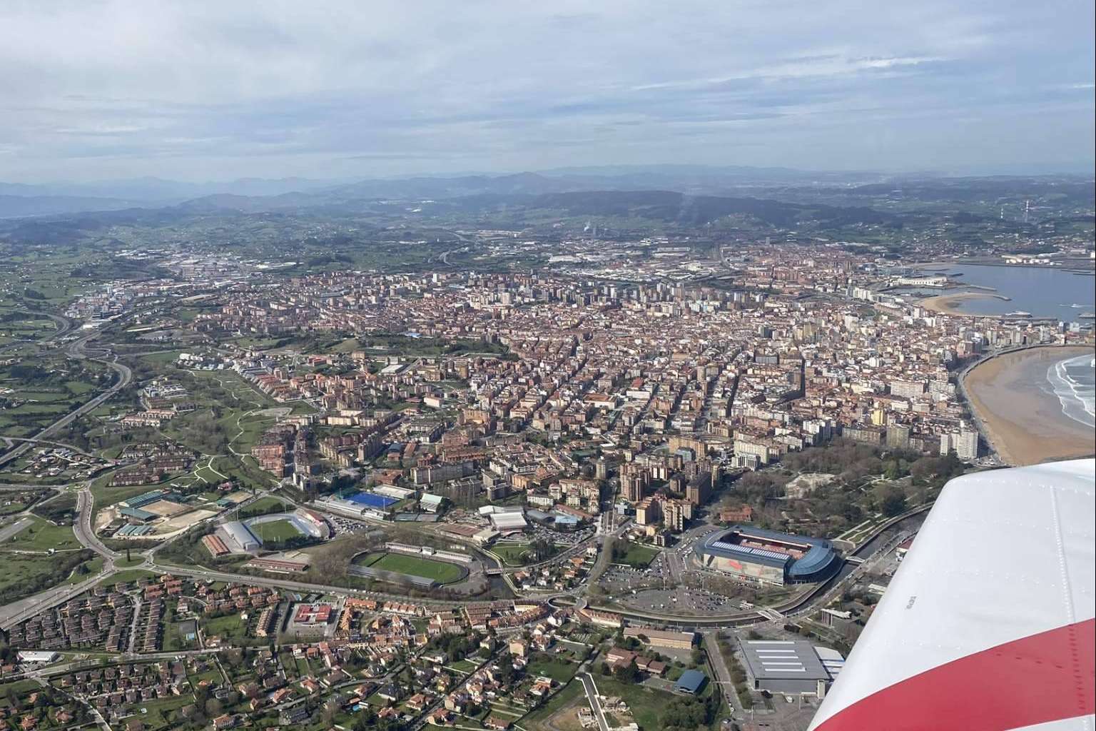 Explorar la belleza natural de Asturias desde el aire con Asturfly