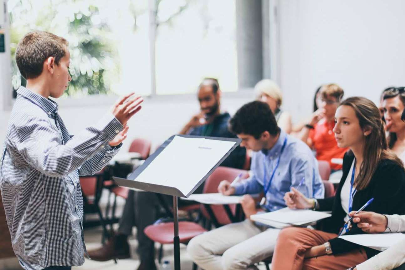 Trivium organiza competiciones de debate escolar para impulsar habilidades comunicativas