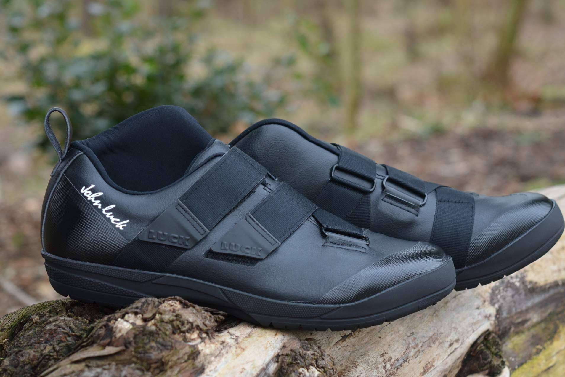 La revolución del ciclismo; John Luck presenta las primeras zapatillas con horma respetuosa