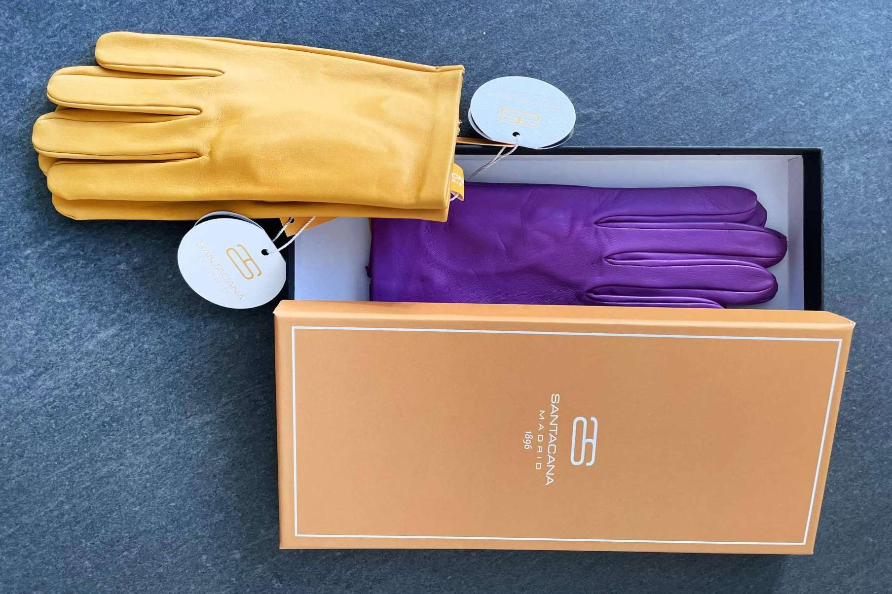Santacana combina tradición y moda en su colección de guantes de piel para el invierno