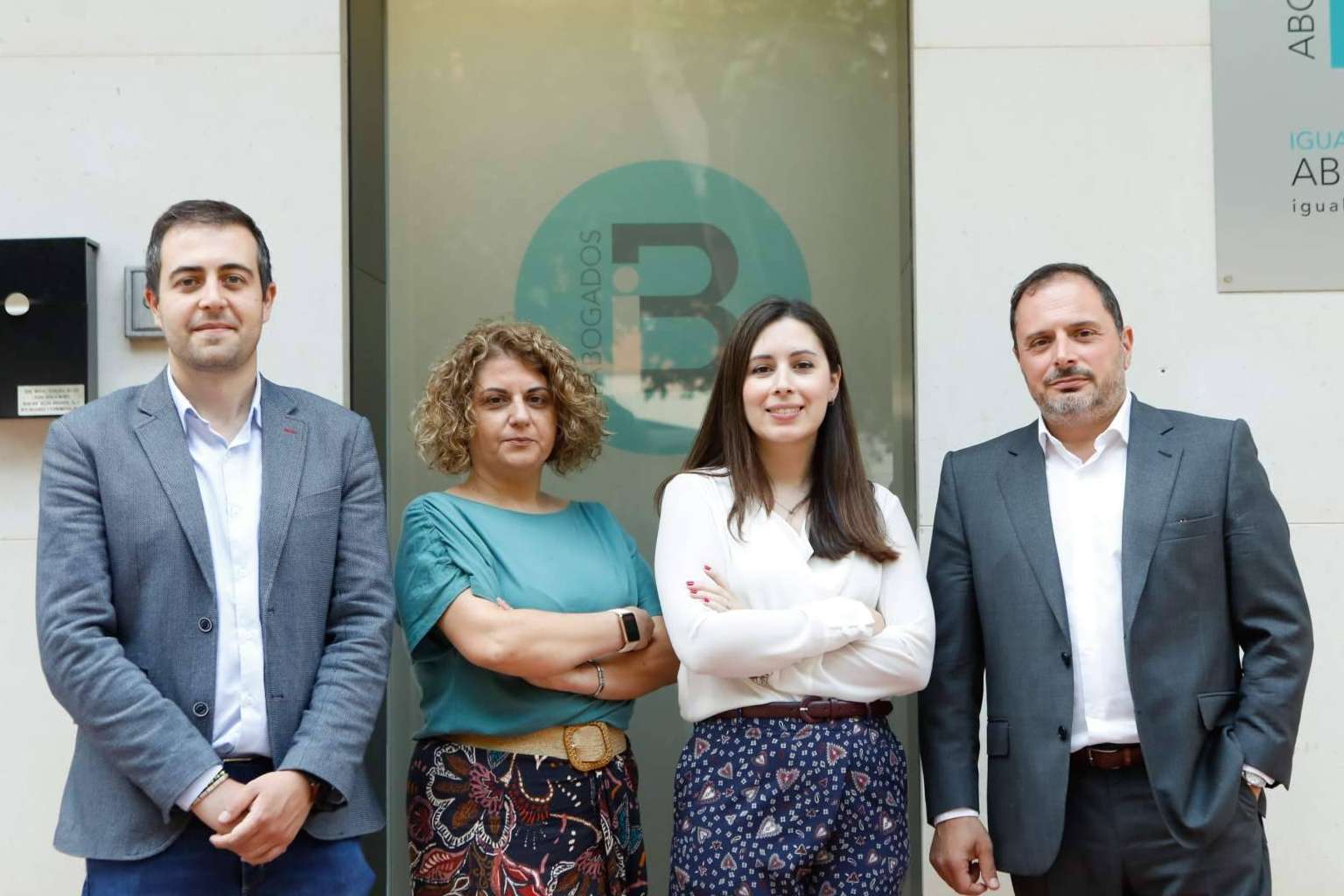 Soluciones legales personalizadas en derecho mercantil con Igualada Belchí Abogados