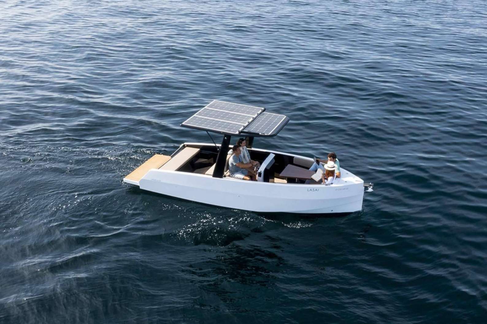 La empresa vasca que revoluciona la navegación con barcos eléctricos solares
