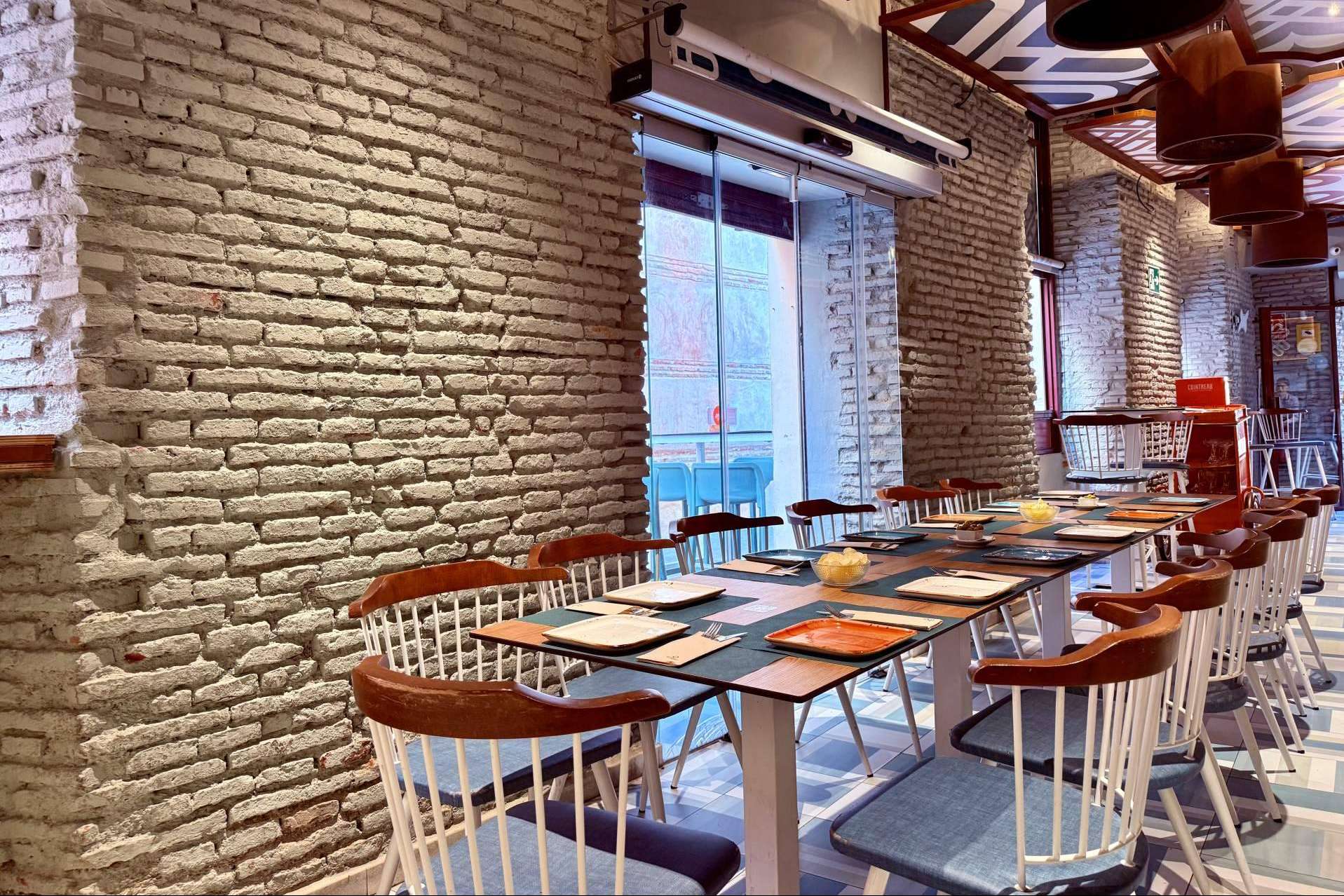 Tapas y buen ambiente en Casaamigos, un restaurante en el centro de Málaga