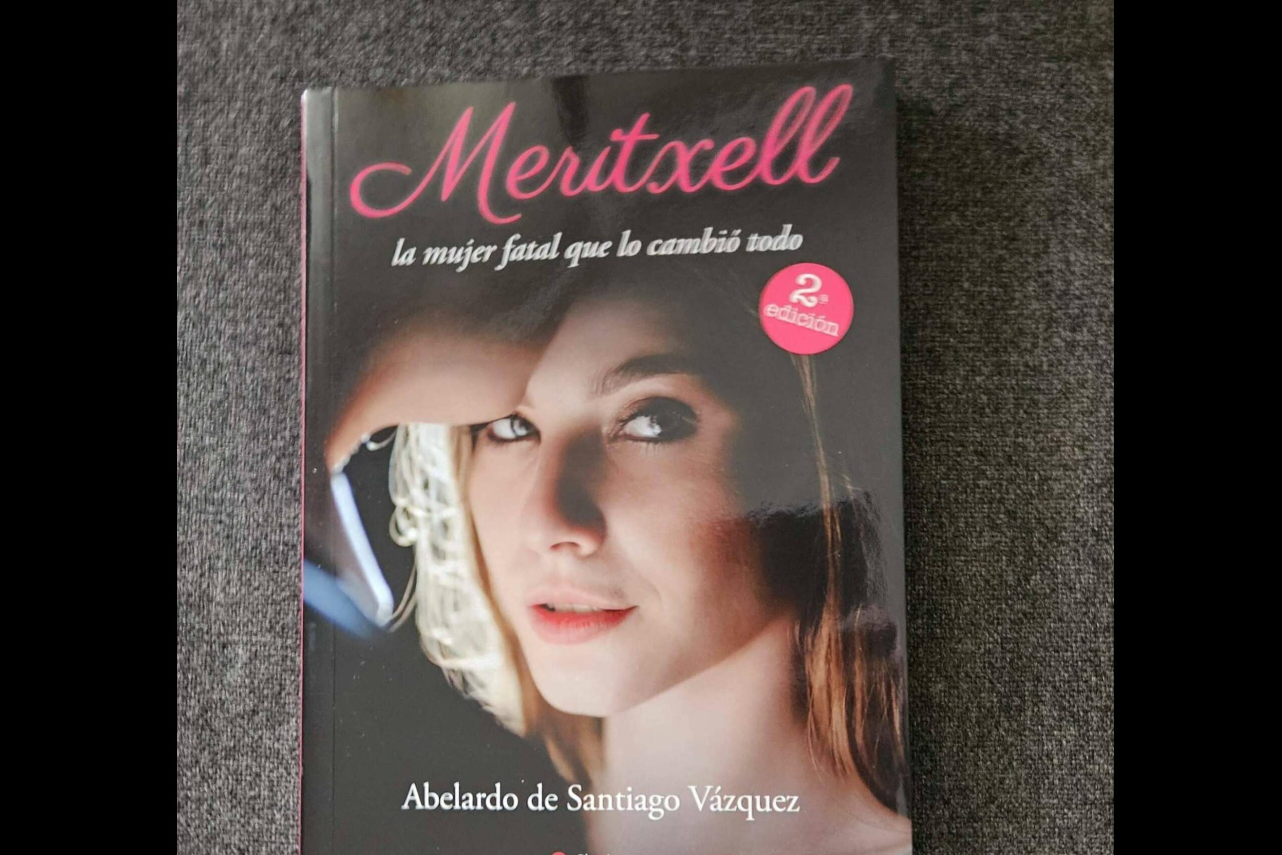 Sensualidad y misterio conjugados en esencia en 'Meritxell, la mujer fatal que lo cambió todo'