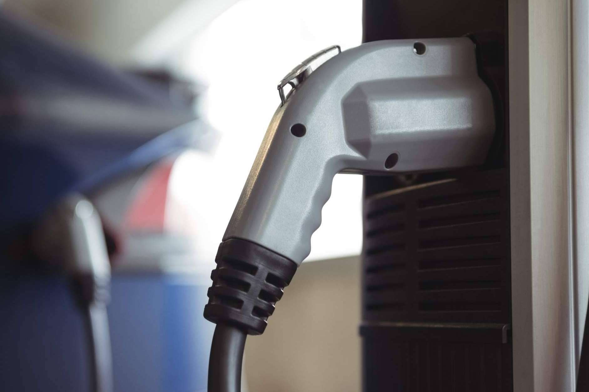La instalación de cargadores eléctricos se simplifica con ayudas y gestión integral de Alromar