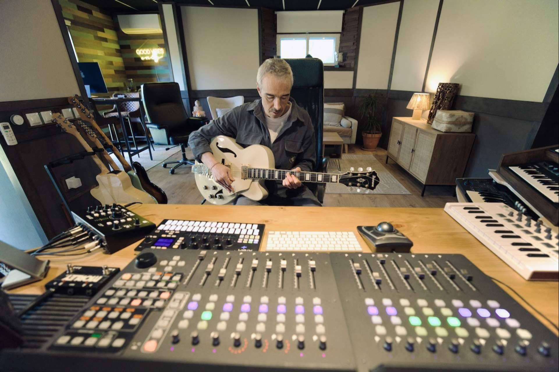 Prasat Bayon Studio; Un refugio creativo para singer-songwriters del siglo XXI