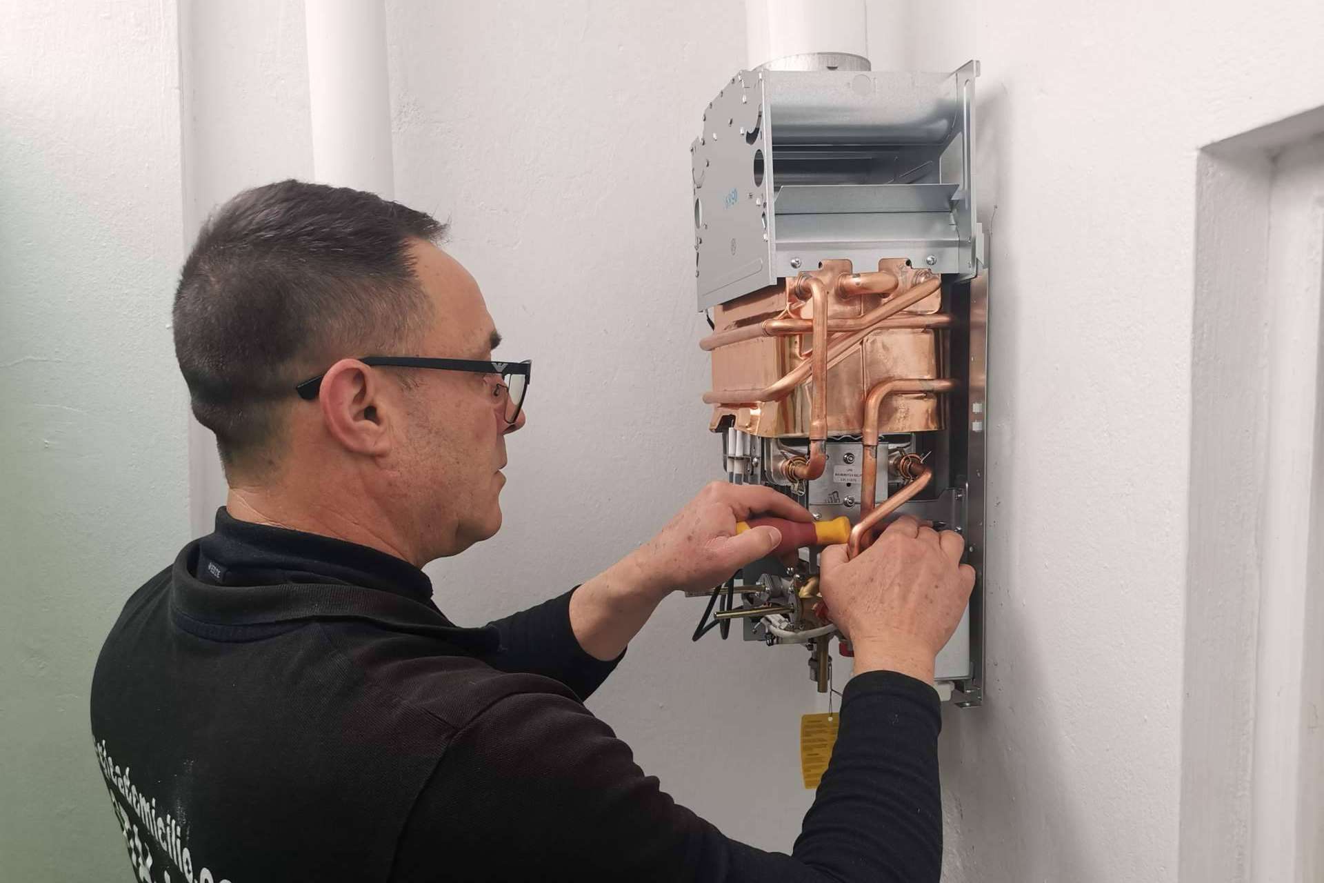Reparación de electrodomésticos a domicilio; Arreglo a Domicilio refuerza su servicio técnico de neveras, lavadoras y calentadores