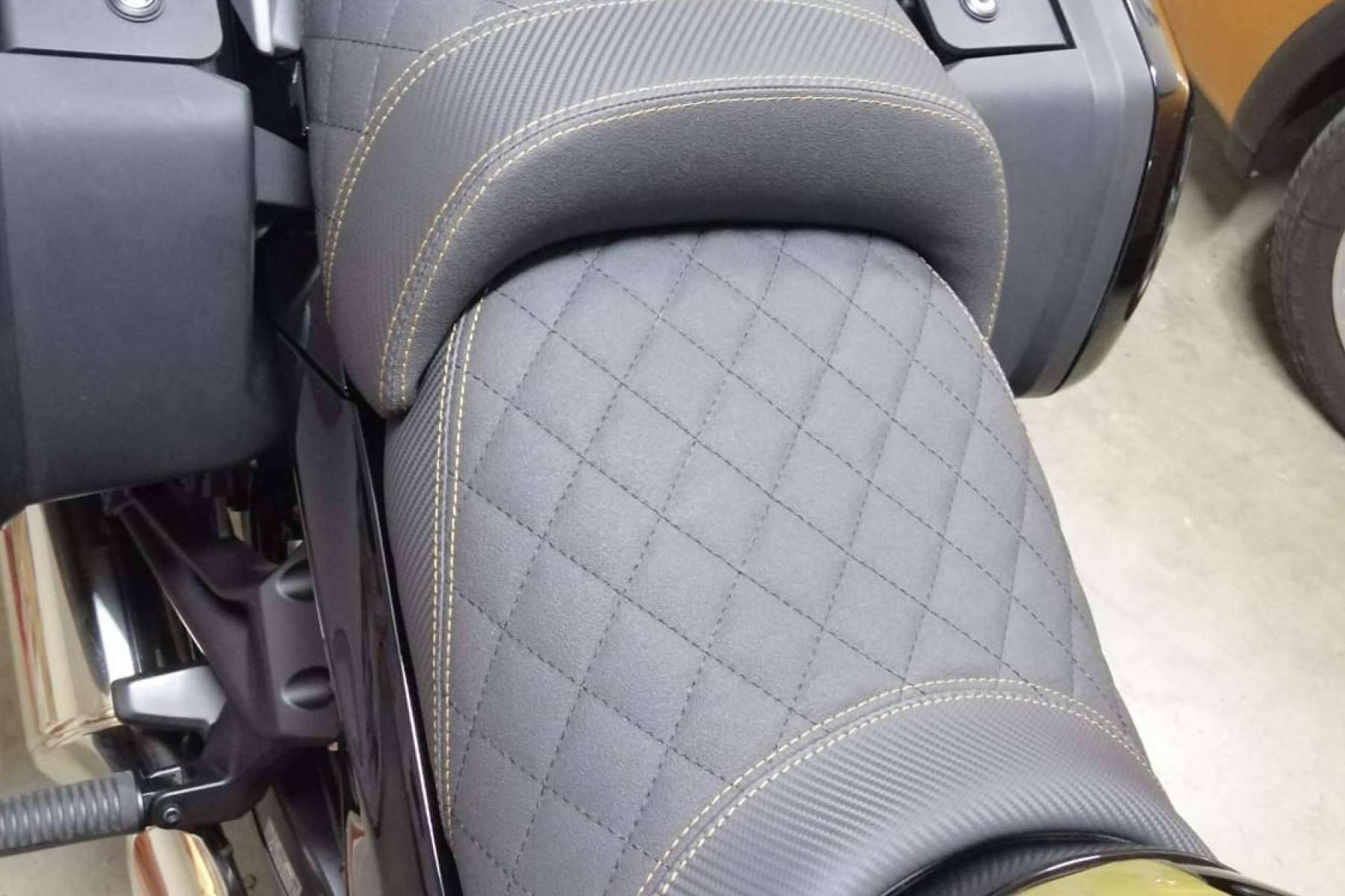 La diferencia está en los detalles; JM-FUNDAS apuesta por asientos de moto personalizados