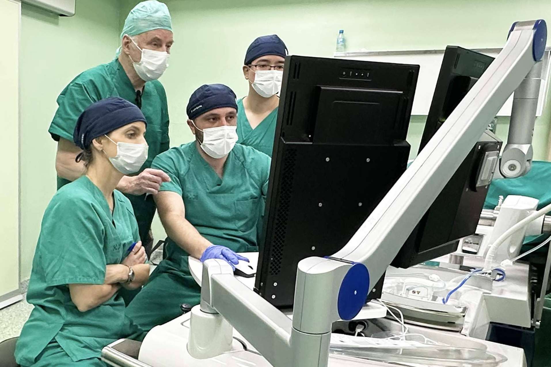 ROC Clinic se posiciona como uno de los servicios de urología más robotizados de España