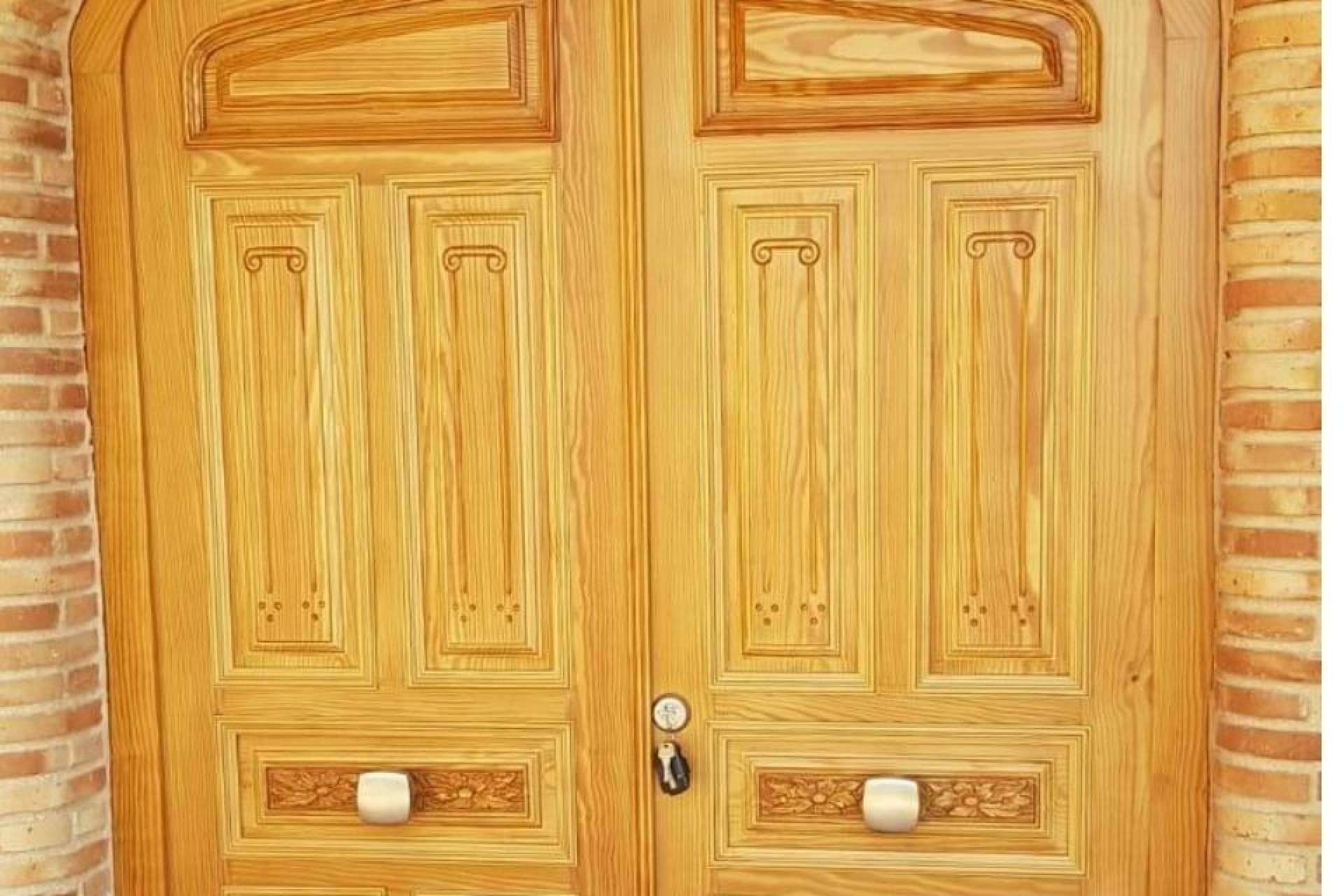 Galvañ Lacados transforma portones con técnicas de restauración avanzadas