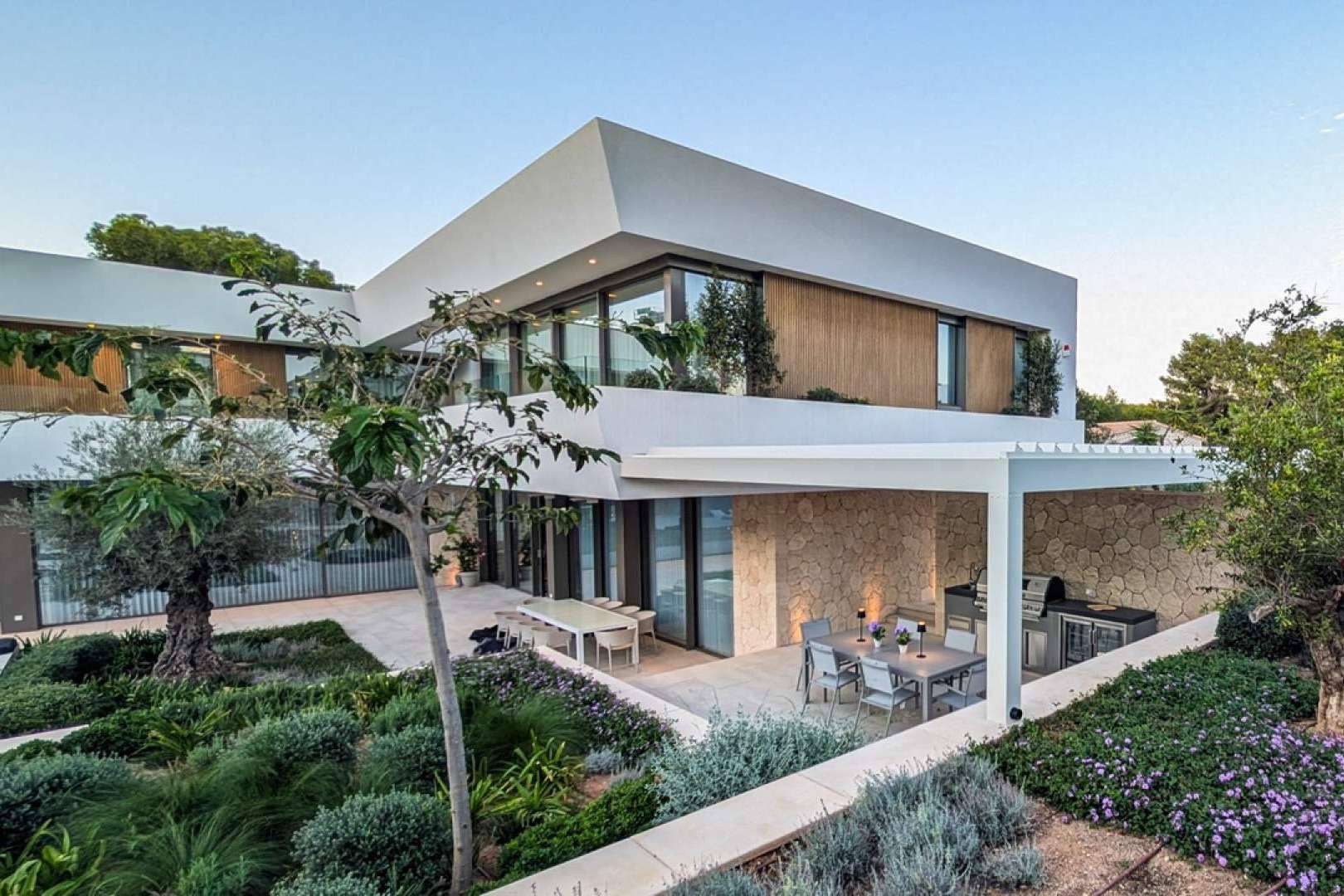 Lovian Properties analiza el auge del mercado inmobiliario en Santa Ponça y su potencial como destino de inversión