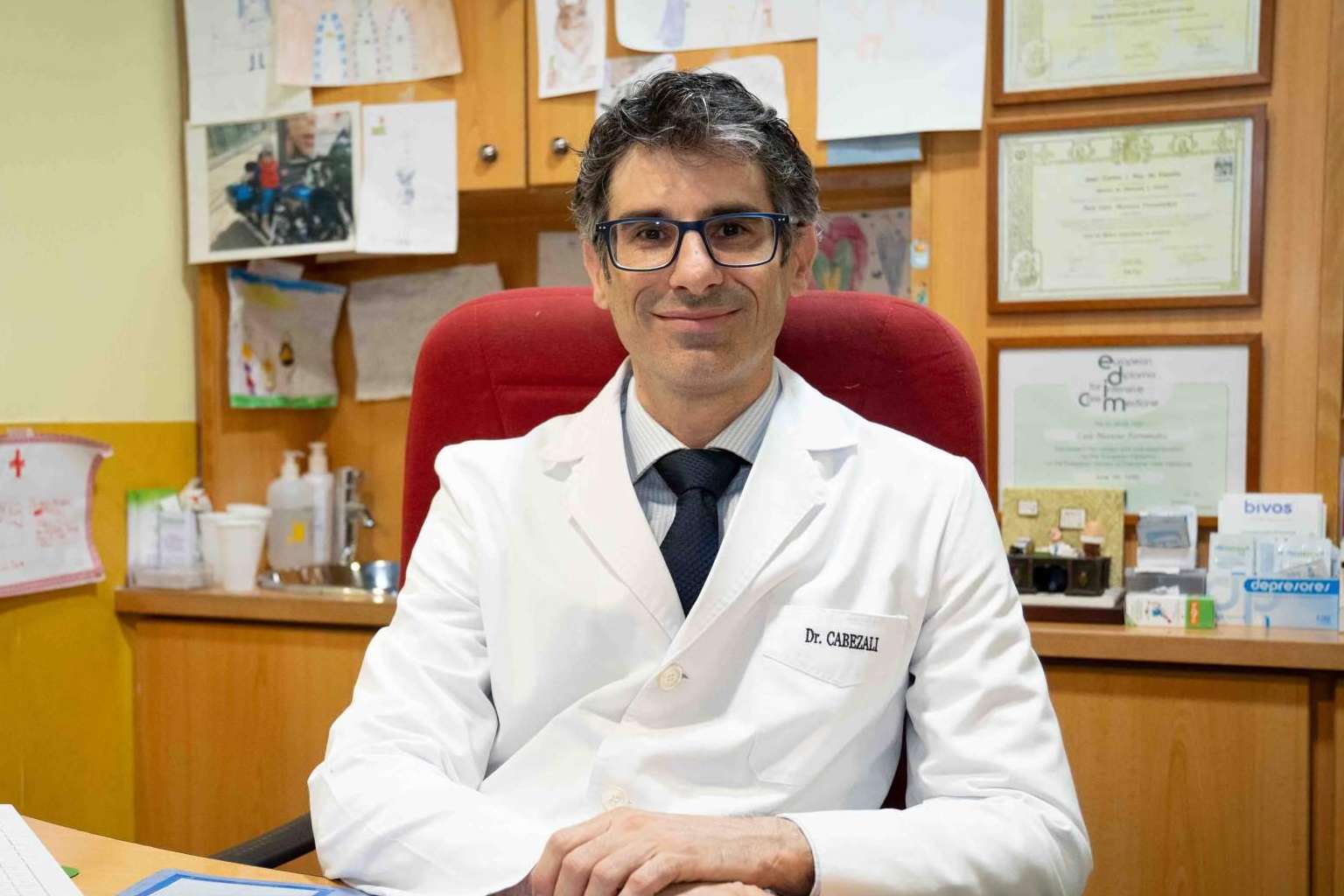 Dr. Daniel Cabezalí, urólogo pediátrico con amplia experiencia quirúrgica