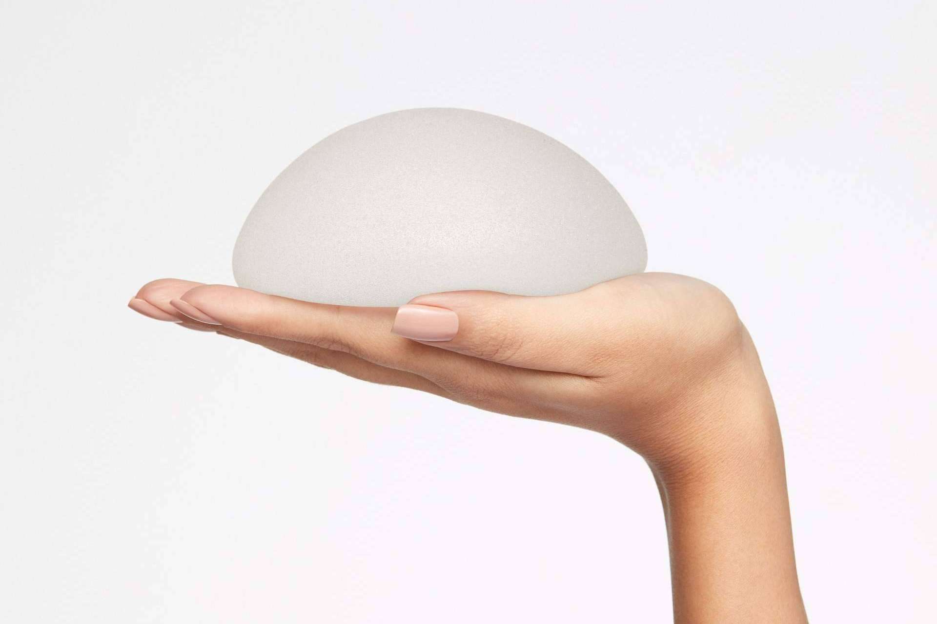 Beyoncé o Miley; la dualidad estética que lidera la cirugía mamaria, según GC Aesthetics®