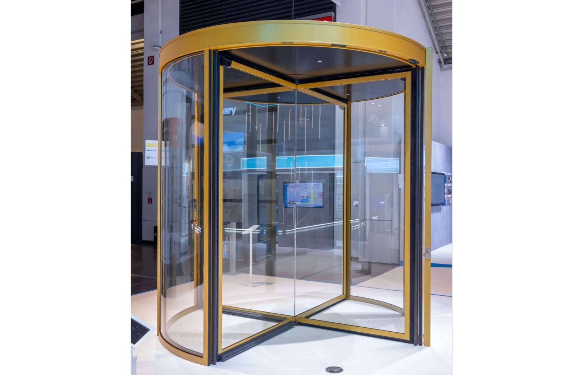 ASSA ABLOY integra diseño y tecnología en su gama de puertas giratorias para edificios inteligentes