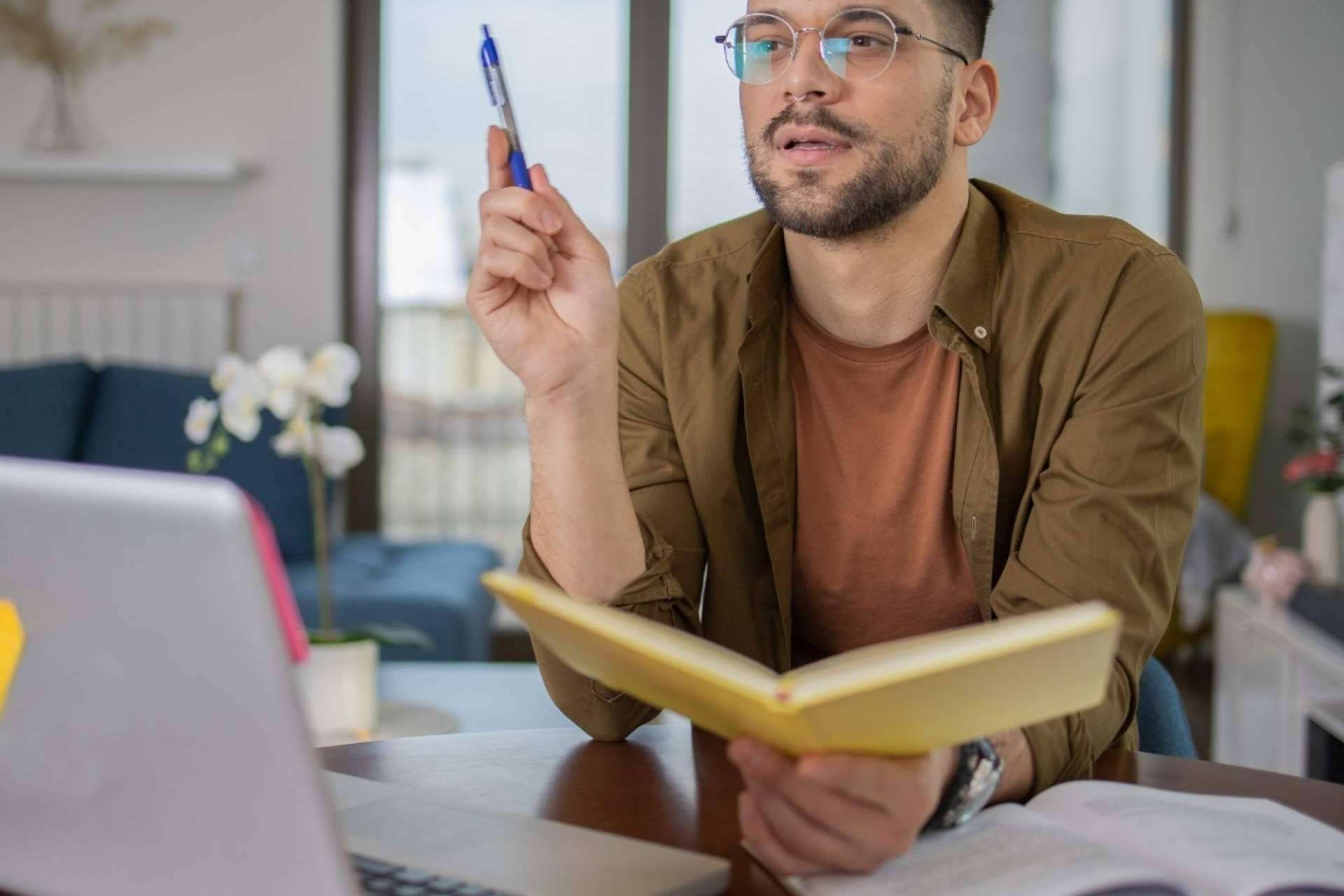Aulas presenciales + Zoom; el nuevo modelo que facilita la ESO para trabajadores