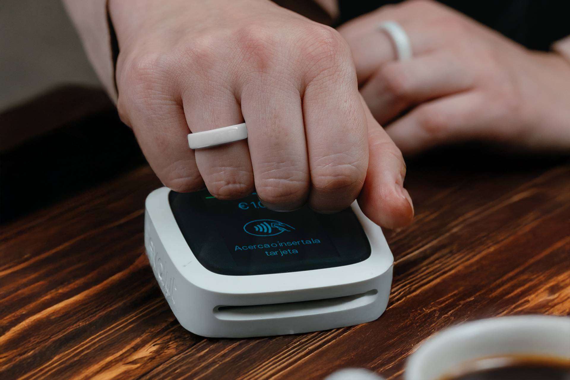 Pagar con un anillo; ¿seguridad o capricho?