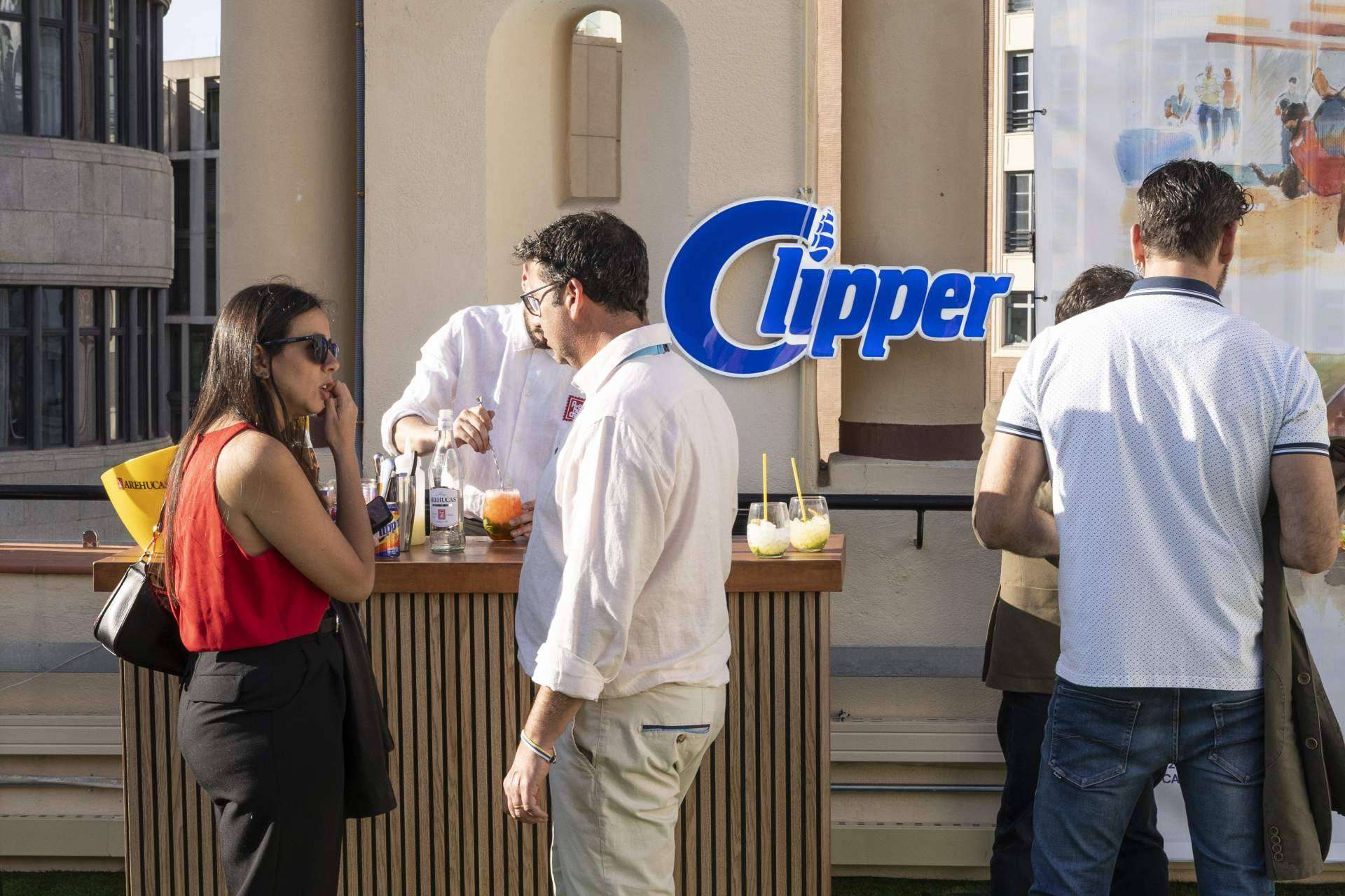 Clipper en la Lucha Canaria a Madrid con una exposición única de Ciro Miró