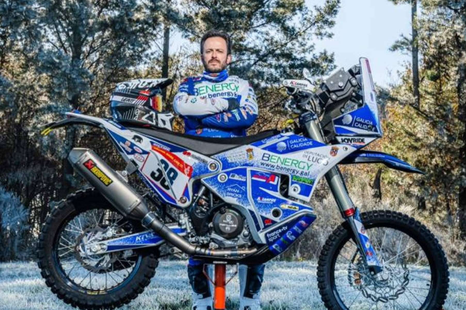 ADHESIVOSEMBARRADOS ofrece soluciones completas para renovar la estética de motos de enduro y motocross