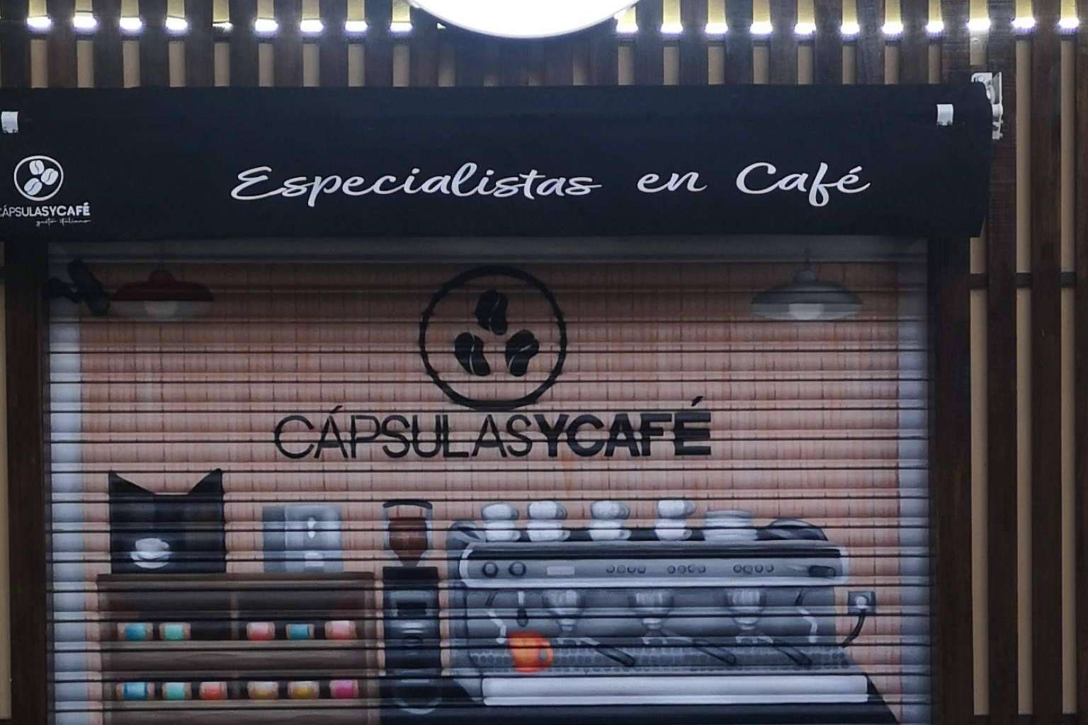Cápsulas y Café abre tienda en Málaga con cafés de especialidad de origen tostados artesanalmente