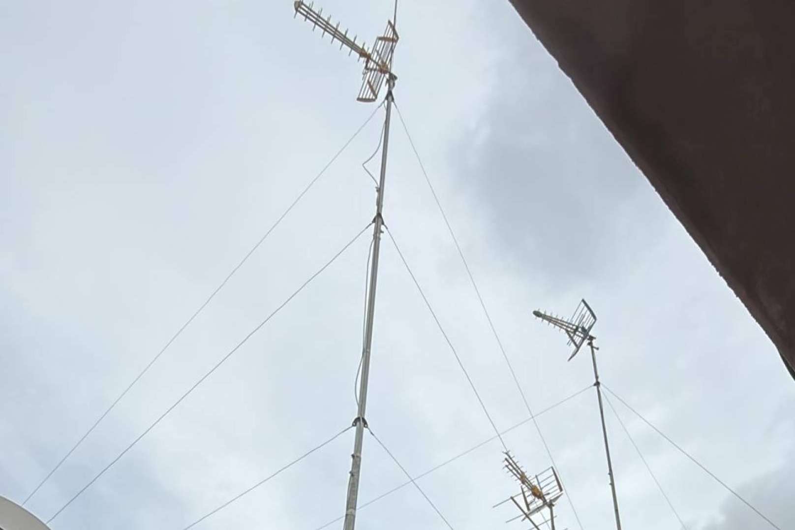 Rápida instalación de antenas TDT en Valencia con garantía profesional de Antenistas Valencia