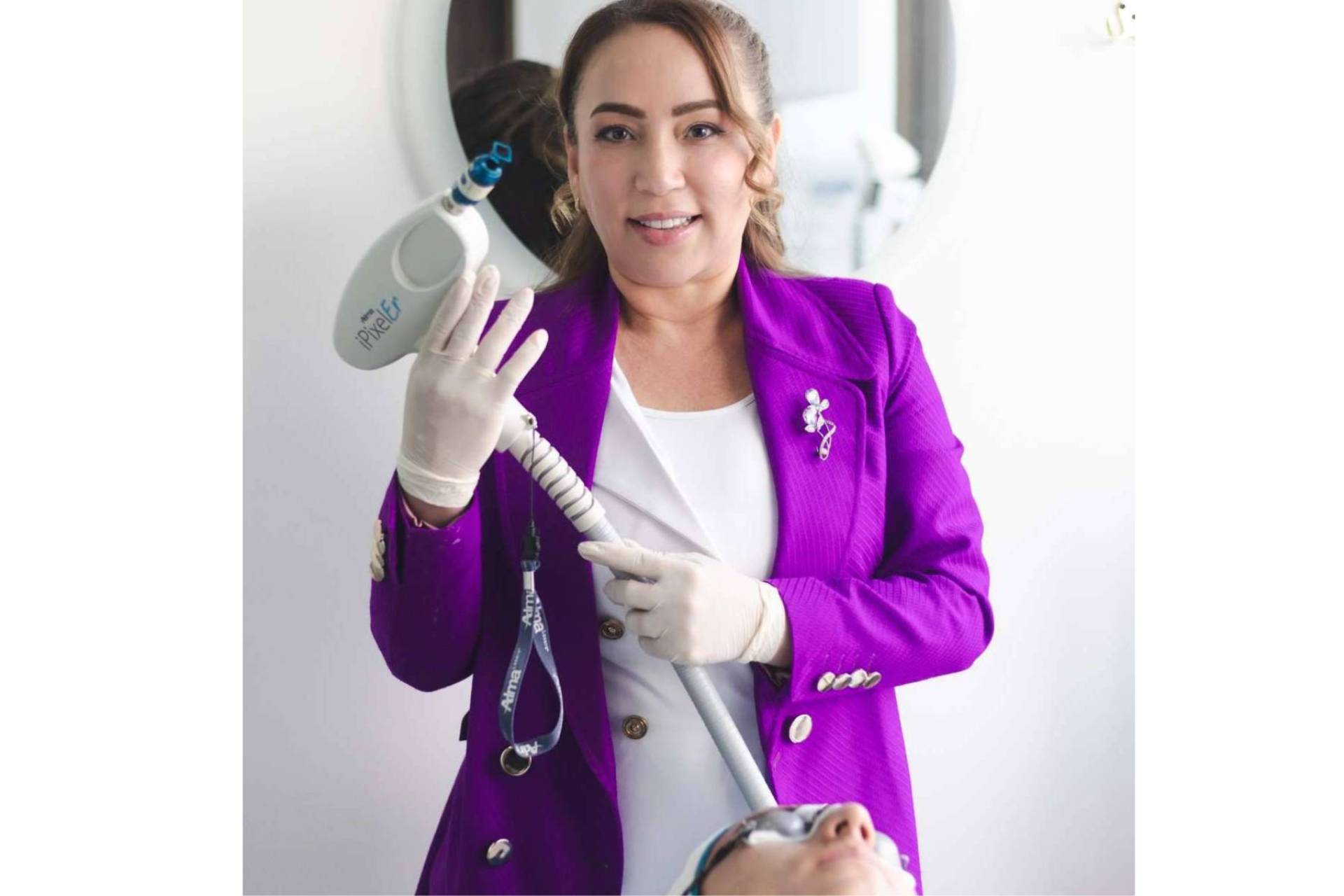 Dermatología funcional y atención personalizada, sello del Centro Dermatológico de la Dra. Janeth Arévalo