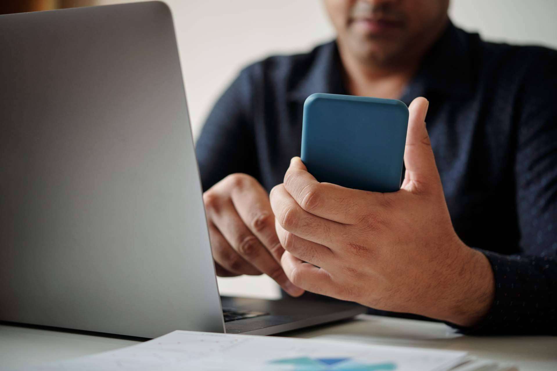 La gestión de flotas Android transforma su conectividad con Applivery eSIM (¡Adiós a la SIM física!)