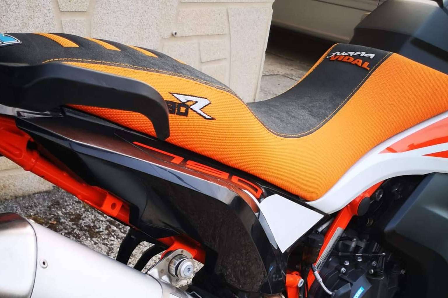 JM-FUNDAS revoluciona el confort en moto con fundas de asiento personalizadas y antideslizantes