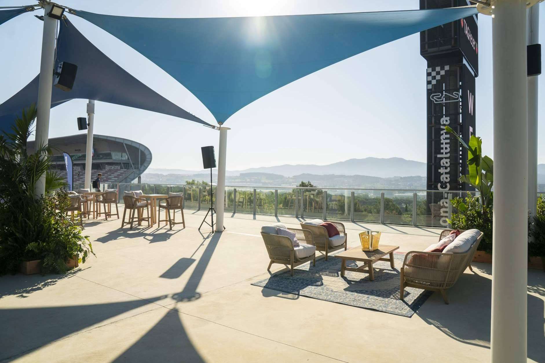 Defora Home vistió con diseño mediterráneo el exclusivo Pit Lane Lounge de la Fórmula 1 en Montmeló