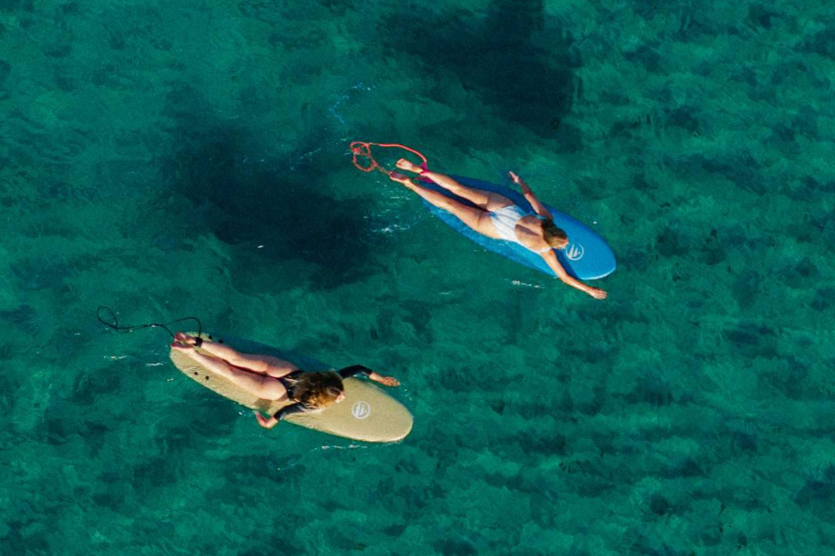 Fly lanza Big Kids, una colección de ropa que rinde homenaje al surf contemporáneo