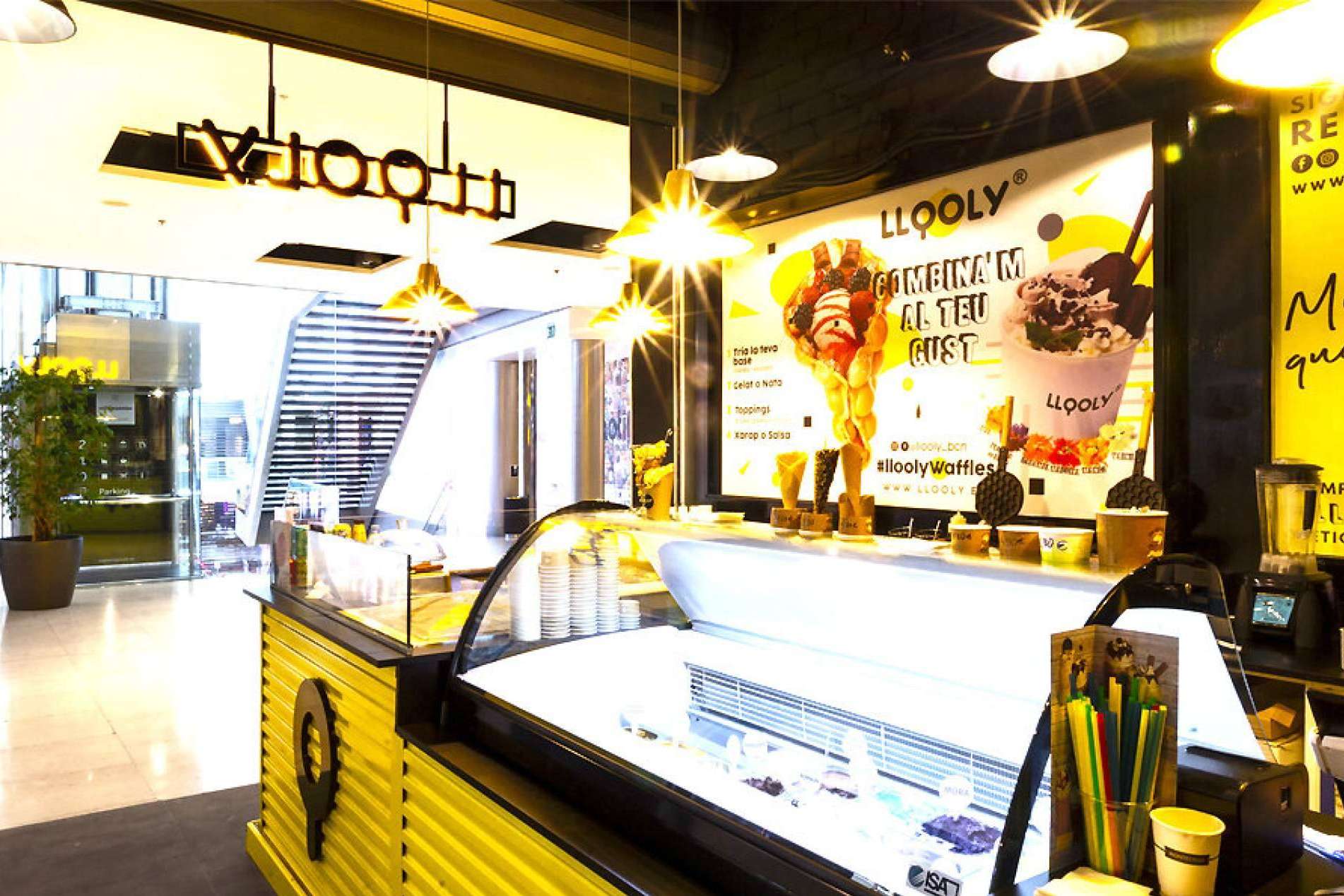 Llooly impulsa en Valencia una nueva forma de disfrutar el postre con Waffle Bubble e Ice Rolls