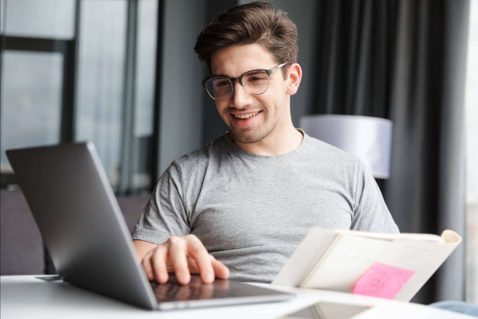 Cómo Knowee almacena, organiza y activa los contactos para potenciar los leads