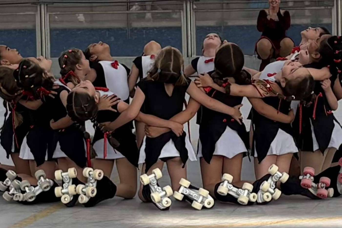 El Club Patinaje Artístico impulsa el deporte infantil con clases al aire libre para los más pequeños