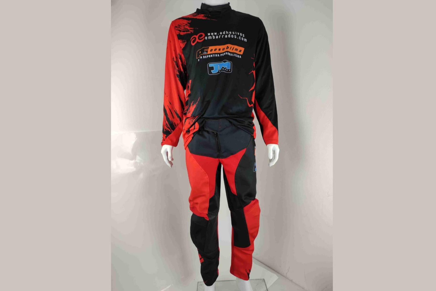 Equipaciones offroad personalizadas, la propuesta integral de ADHESIVOSEMBARRADOS